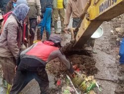 Pembersihan Matrial Longsor Terkendala Hujan, Rejosari Masih Terisolir  