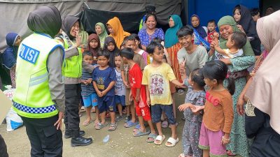Polwan Polres Tegal Beri Trauma Healing Bagi Anak Korban Tanah Bergerak di Desa Padasari