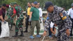 Hari Peduli Sampah Nasional 2026, Bupati Tegal Pimpin Aksi Bersih Pantai Larangan