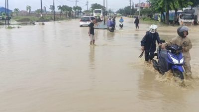 Jalan Pantura Perbatasan Tegal-Pemalang Terendam Banjir, Antrean Kendaraan Lebih dari 5 Km