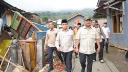 Ketua MPR RI Ahmad Muzani Tinjau Jembatan Ekoproyo dan Tanah Bergerak di Desa Padasari 