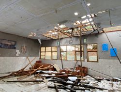 Atap Dua Kelas SMP Negeri 1 Salem Rusak Parah, Proses Belajar Dialihkan Sementara