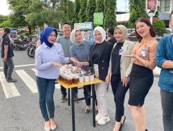 BRI Kantor Cabang Tegal Gelar Jumat Berbagi Berkah, Bagikan Takjil kepada Masyarakat