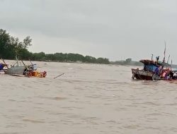 Ngeri, Belasan Kapal Nelayan Asemdoyong Pemalang Tenggelam Terseret Arus Sungai