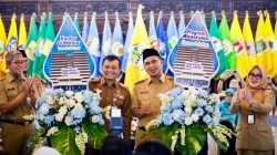 Setahun Holopis Kuntul Baris