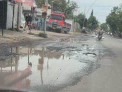 Hujan Merusak Jalan II Tegal-Slawi, Butuh Perbaikan Sebelum Lebaran 