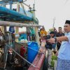 Taj Yasin Tinjau Kepungan Rob Nelayan Bonang Demak, Berikan Solusi Dermaga Apung