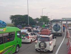 Kendaraan Pemudik Antre di Exit Pejagan, Ini Penyebabnya