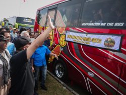 Ahmad Luthfi Guyon Lihat Bus Manchester United di Mudik Gratis Jateng: Ini Mau Mudik ke Inggris?