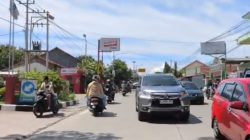 Terjadi Kepadatan, One Way Lokal Diberlakukan di Ruas Linggapura Brebes