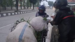 Komunitas Ndasmumet Brebes Menyusuri Jalan Untuk Berbagi Jelang Buka Puasa