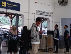 Geliat Mudik di Stasiun Tegal, Perantau Pulang Lebih Awal