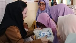 Bupati Brebes Salurkan 1.000 Paket Beras untuk Warga