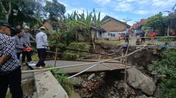 Jembatan Langkap–Adisana Putus Diterjang Banjir, Wabup Brebes Wurja: Segera Ditangani
