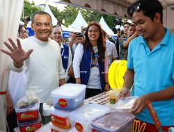 Ahmad Luthfi Borong Takjil di Semarang, UMKM Ikut Panen Rezeki