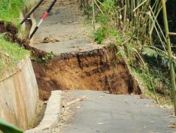 Akses Cilibur–Plompong Longsor, Jalur Alternatif Hanya Bisa Dilalui Motor