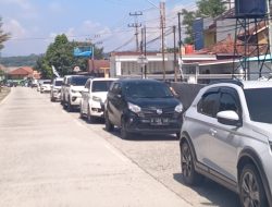 Pemudik Mulai Padati Jalur Tengah Brebes, Kendaraan Melambat di Pasar Linggapura