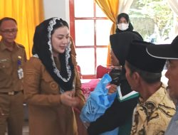 Ratusan Warga Terdampak Bencana di Brebes Selatan Terima Bantuan Sembako dari Bupati