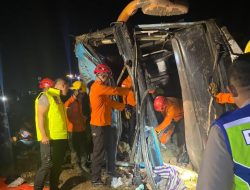 Begini Kronologi Bus Terjun ke Sawah di Tol Pejagan, Satu Tewas