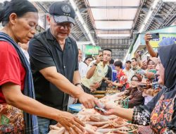 Blusukan Pasar Gede Solo, Ahmad Luthfi Pastikan Harga Tetap Stabil