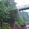Jembatan Gantung Sangkanjaya Nyaris Ambruk, Pondasi dan Lantai Bolong