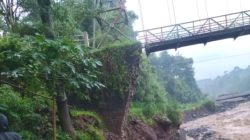 Jembatan Gantung Sangkanjaya Nyaris Ambruk, Pondasi dan Lantai Bolong