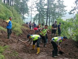 Hujan Lebat Terjang Bojong, Rumah Warga dan Jalan Terdampak Longsor