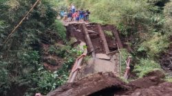 Jembatan Ambruk, Jalur Cilibur–Gunungsumping di Paguyangan Brebes Lumpuh