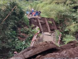 Jembatan Ambruk, Jalur Cilibur–Gunungsumping di Paguyangan Brebes Lumpuh