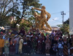 Semarak Hari Kartini, Siswa TK-PAUD Gita Smart Kabunan Arak-arakan Keliling Slawi