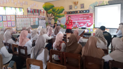 Cegah Longsor Sejak Dini, SDN Tuwel 2 dan Relawan PMI Tanam 100 Pohon