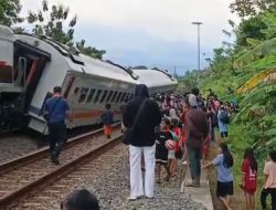 KA Bangunkarta Anjlok di Bumiayu Brebes, Tiga Gerbong Miring dan Jalur Sempat Lumpuh