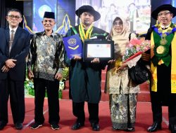 Raih Gelar Sarjana di UPS Tegal, Mahasiswa Tuna Netra Ini Buktikan Pentingnya Pendidikan Inklusif