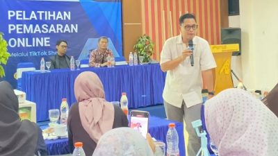 Dorong Naik Kelas, Dinkopumdag Brebes Beri Pelatihan Pemasaran Online Pelaku UMKM