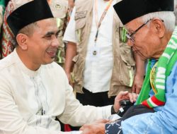 Jateng Berangkatkan 34.122 Jemaah, Wagub Lepas Kloter Pertama Haji Embarkasi Solo