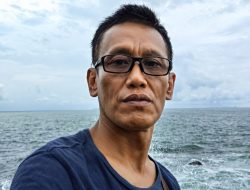 Perlintasan Kereta dan Ujian yang Tak Kunjung Usai