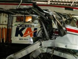 Kronologi Tabrakan KA Argo Bromo Hantam KRL di Bekasi Timur