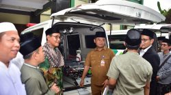 Pemkab Tegal Serahkan Tujuh Ambulans Bagi PCNU, Ini Tunjuannya