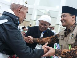 Tiba di Jawa Tengah, Jemaah Haji Disambut Tangis Syukur