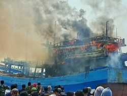 Kapal Nelayan Terbakar di Pelabuhan Tegal, Pemadam Dikerahkan
